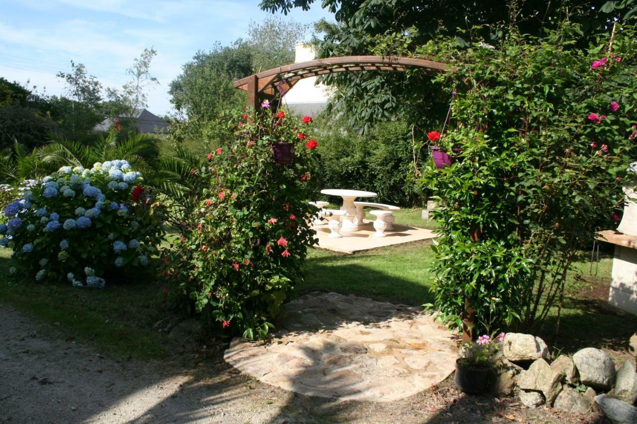 Chez Renee Et Raynal B&B Plounévez-Lochrist Exterior foto